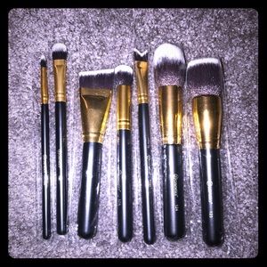 NWOT BH Cosmetics Brush Set